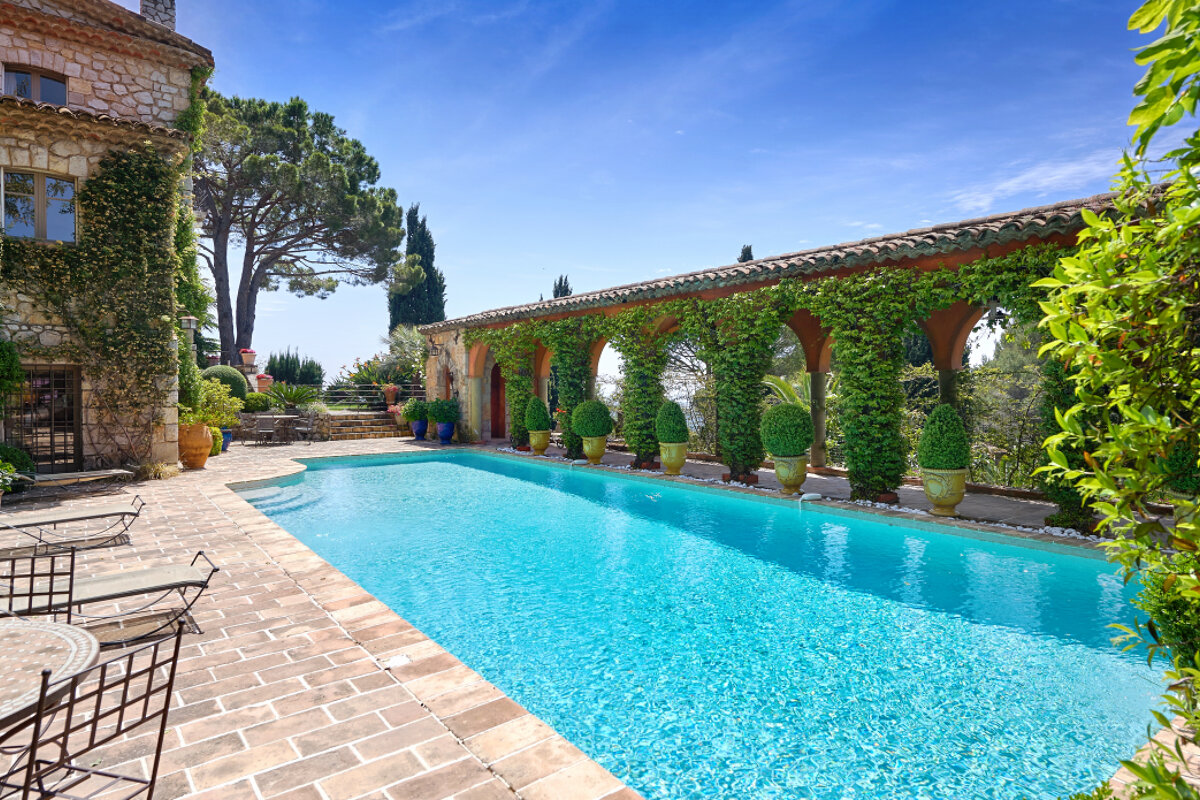 Savills Estate Agent, Cannes villa