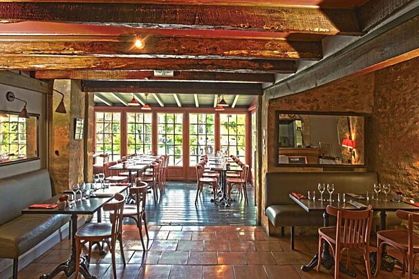 Bistrot de la Place Restaurant, Tremolat interior