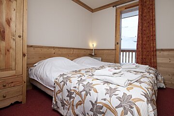 Le Sabot de Venus No.2 Apartment, Val Thorens double bedroom