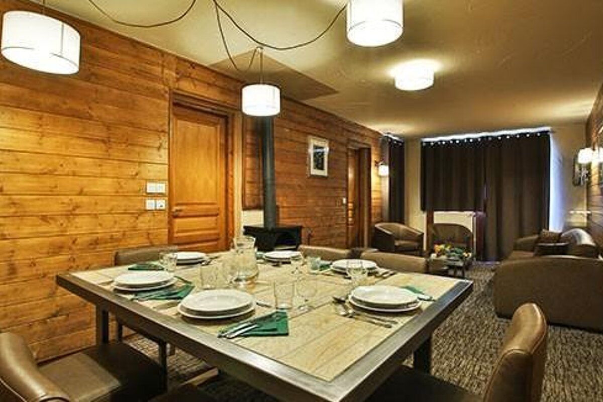 Libra Chalet, Val Thorens dining room 