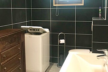 Secret de Neige East-side 4* Apartment, Alpe d'Huez bathroom