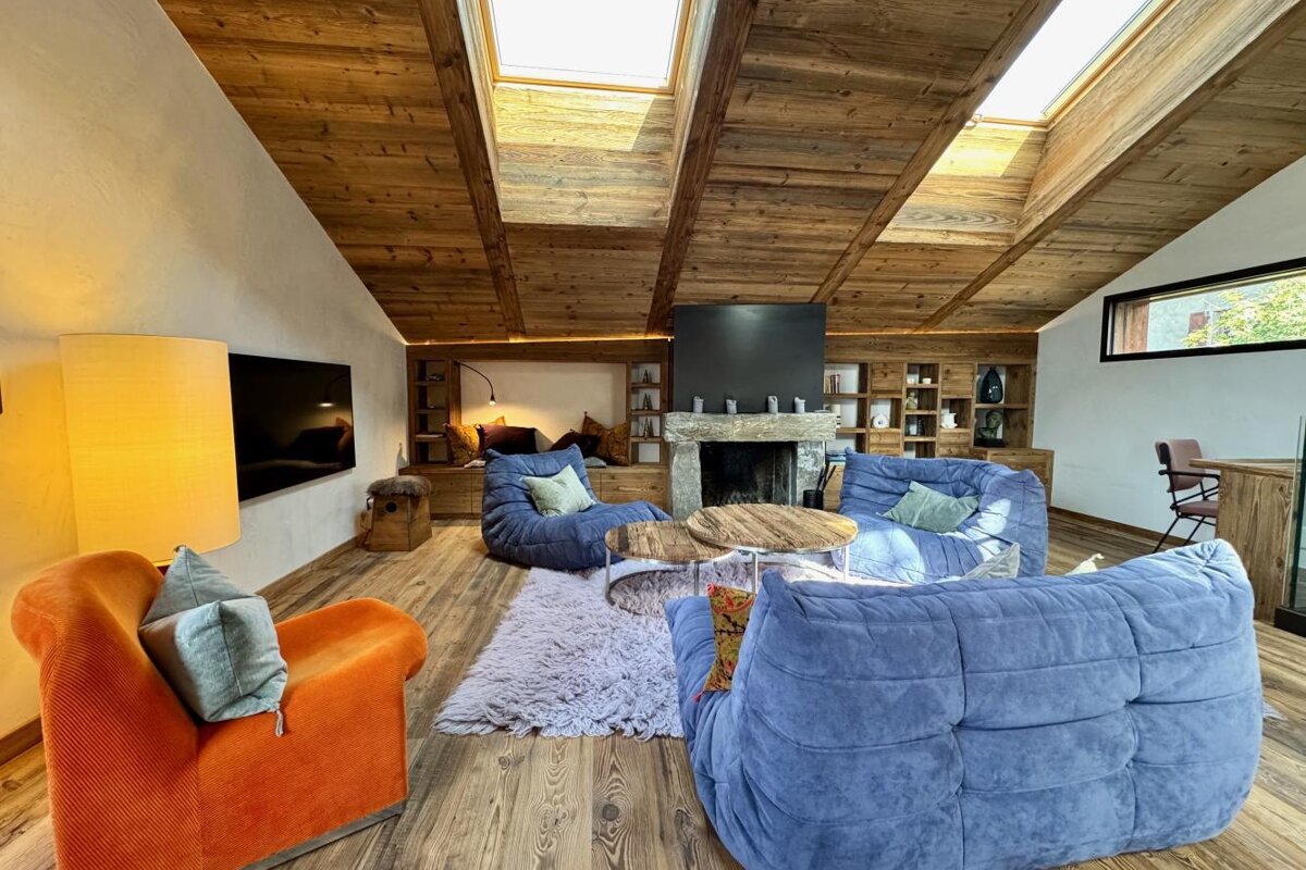 A living room filled with furniture and a fireplace