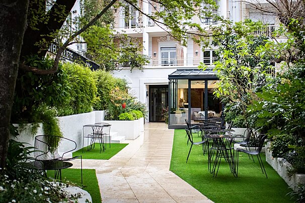 A patio with tables and chairs in front of a building that says j.r. alberts