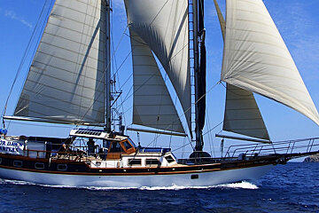 A sailboat with the word charters on the side