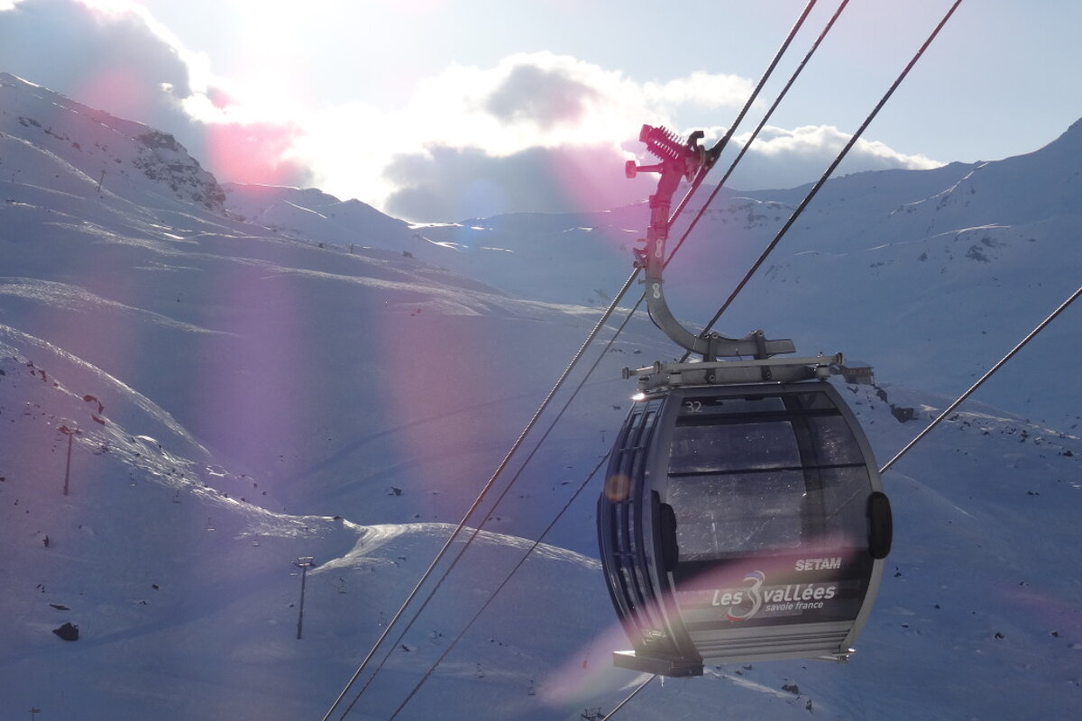 a gondola in val thorens