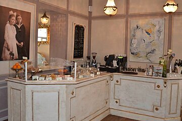 Scholl Cafe, Soller interior