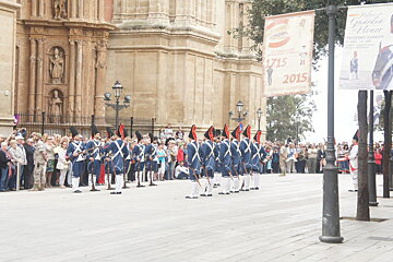 rows of guards in military uniform in mallorca