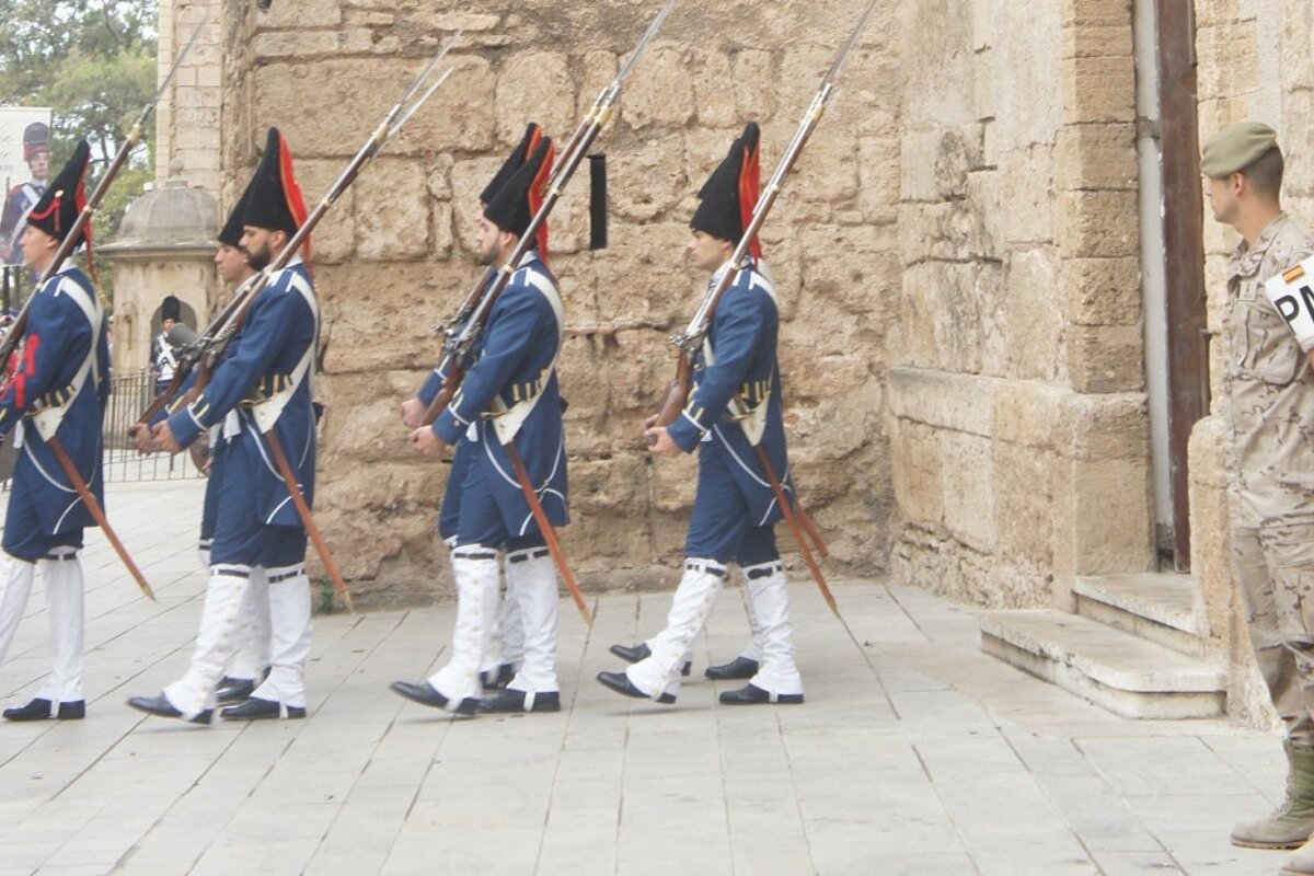 men in uniform with guns over their shoulders in palma