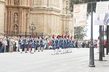 rows of guards in military uniform in mallorca
