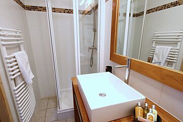 l'Aiglon de Morzine - No.2 Apartment, Morzine shower room