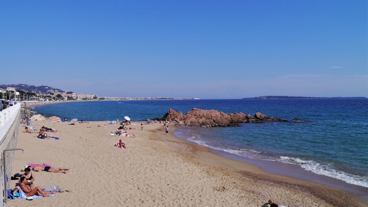 Plage Des Rochers Beach, Cannes - La Bocca