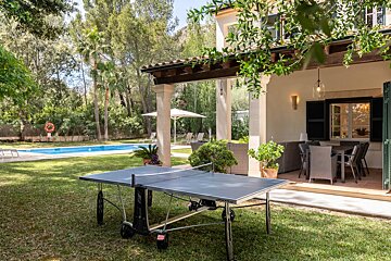 A ping pong table in the backyard of a house
