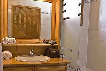 Lumiere de Soleil Chalet, Val Thorens bathroom