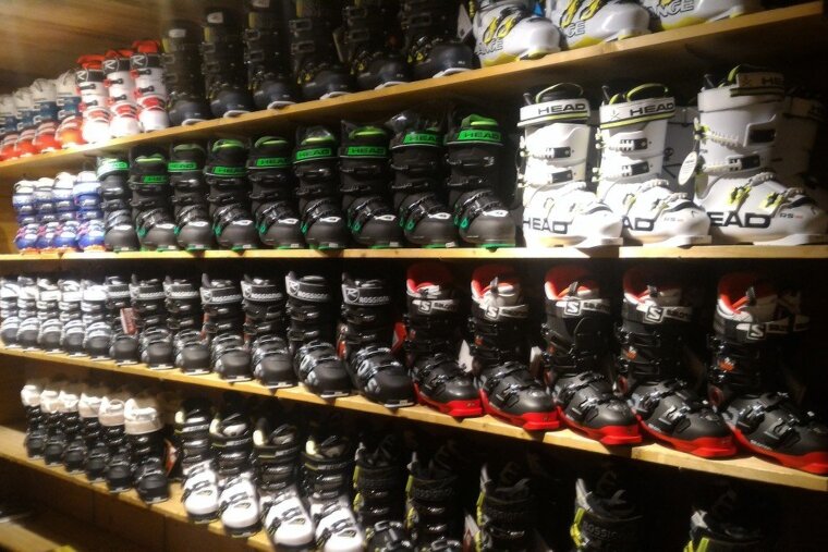 Precision Ski - La Poudreuse Ski Hire, Val d'Isere - Centre shop interior