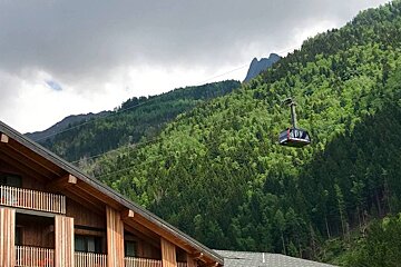 Chamonix's Aiguille du Midi lift shut until December 2018