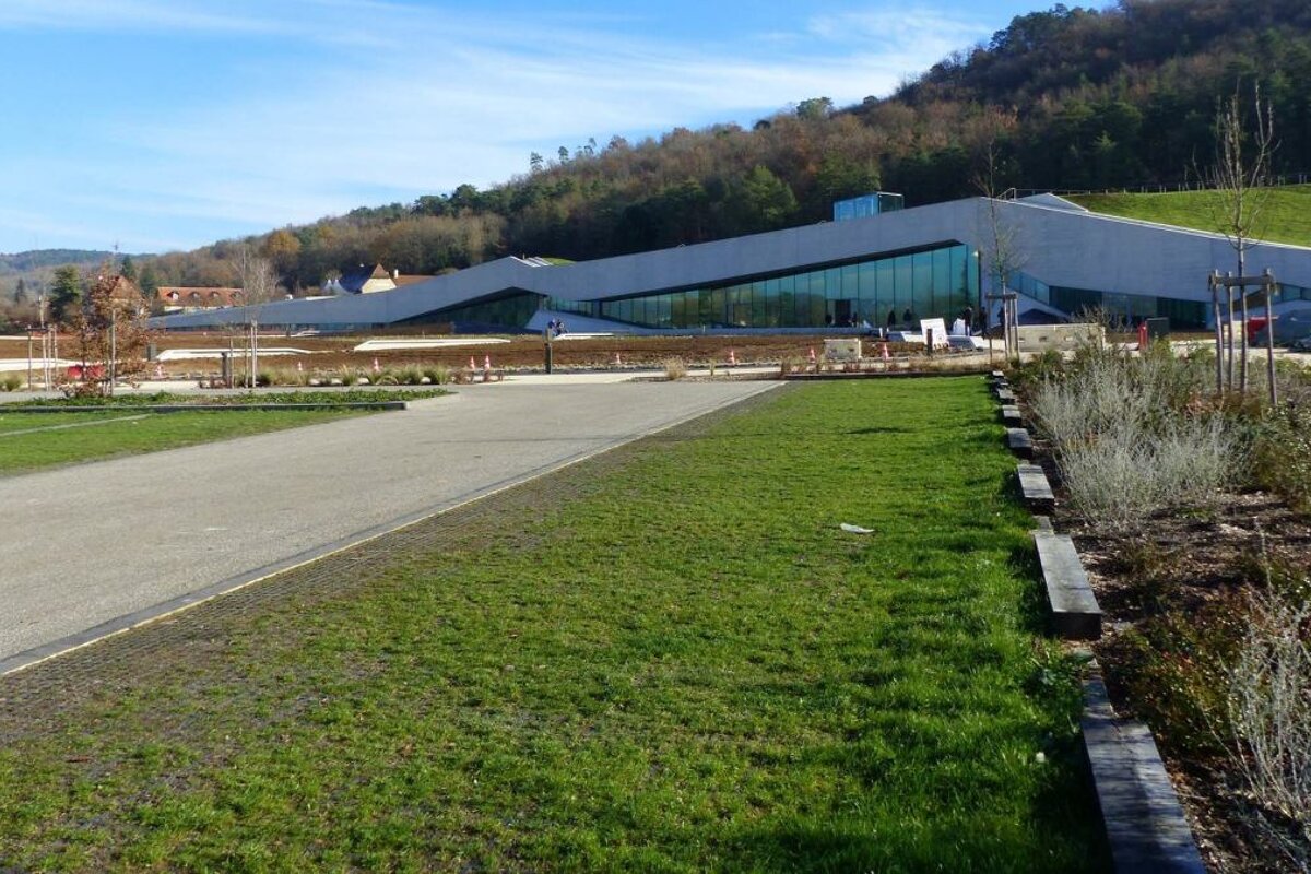 the exterior of lascaux 4