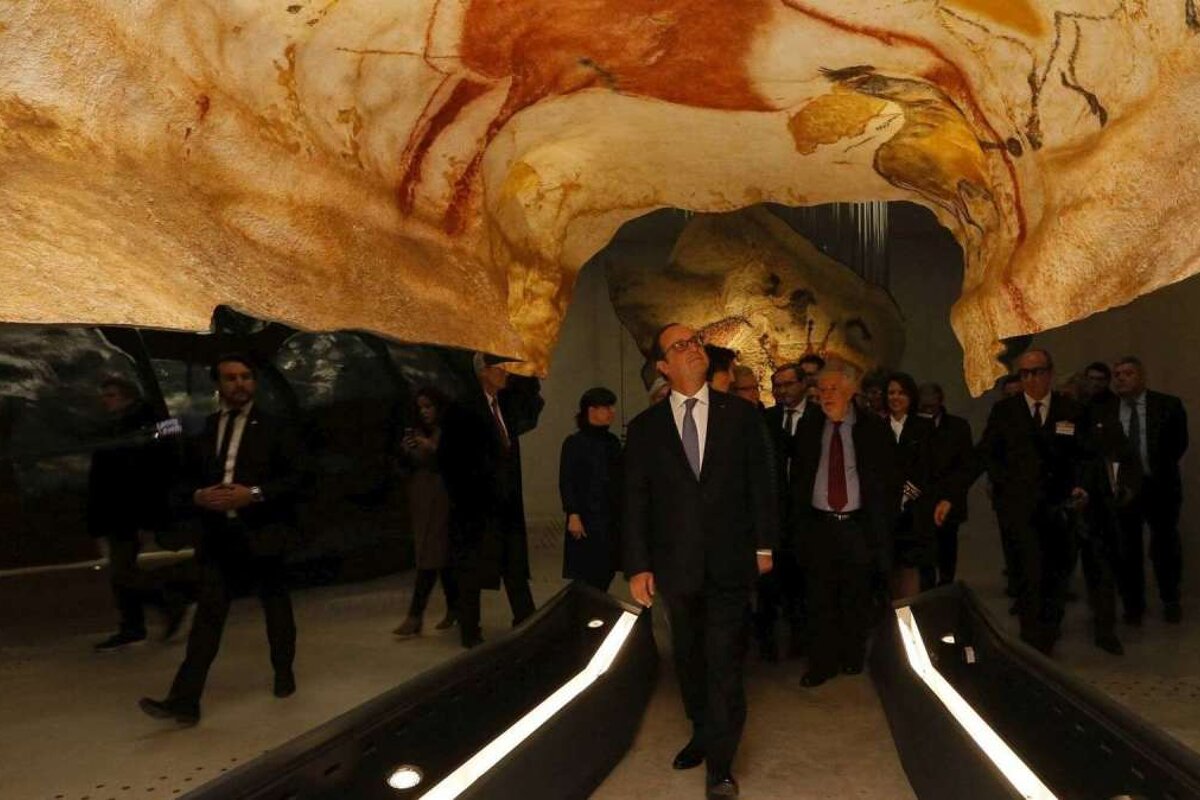 french president looking at cave art at lascaux 4