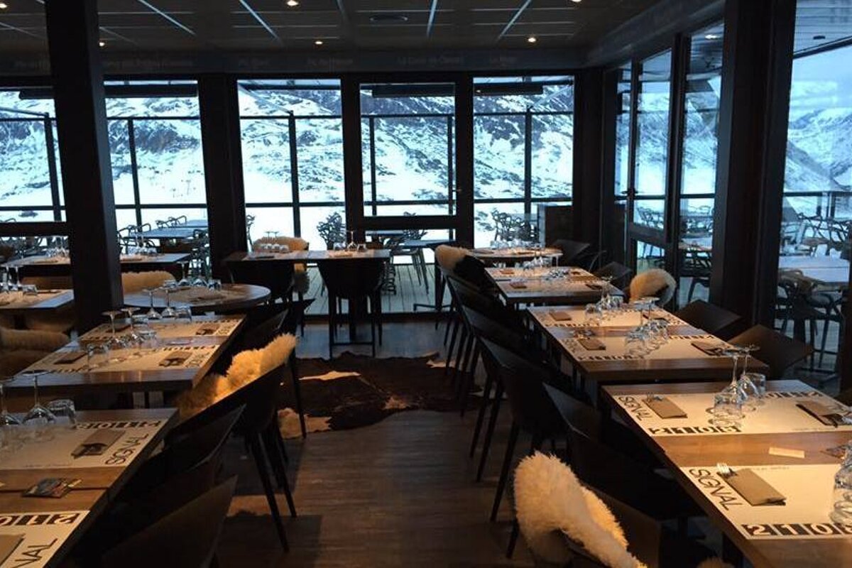 Le Signal 2108 Restaurant, Alpe d'Huez interior