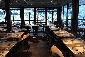 Le Signal 2108 Restaurant, Alpe d'Huez interior