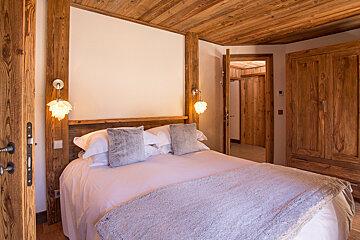 Loup Blanc Chalet, Courchevel Le Praz 1300 double room