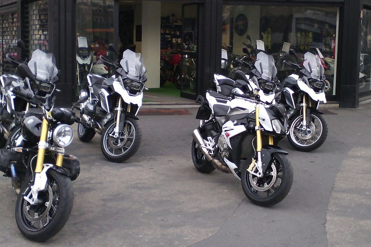 Motorbike Rent Italy - Scooter Hire, Milan - Centre exterior