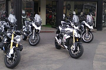 Motorbike Rent Italy - Scooter Hire, Milan - Centre exterior