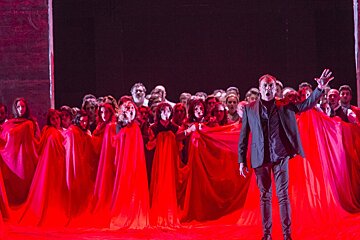 image of opera performers