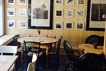 Tete a The, Argentiere interior