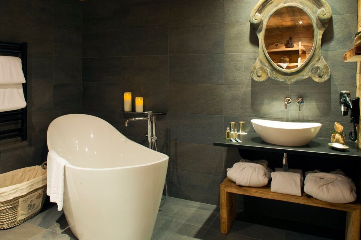 Hermitage Paccard Chalet Hotel, Chamonix bathroom