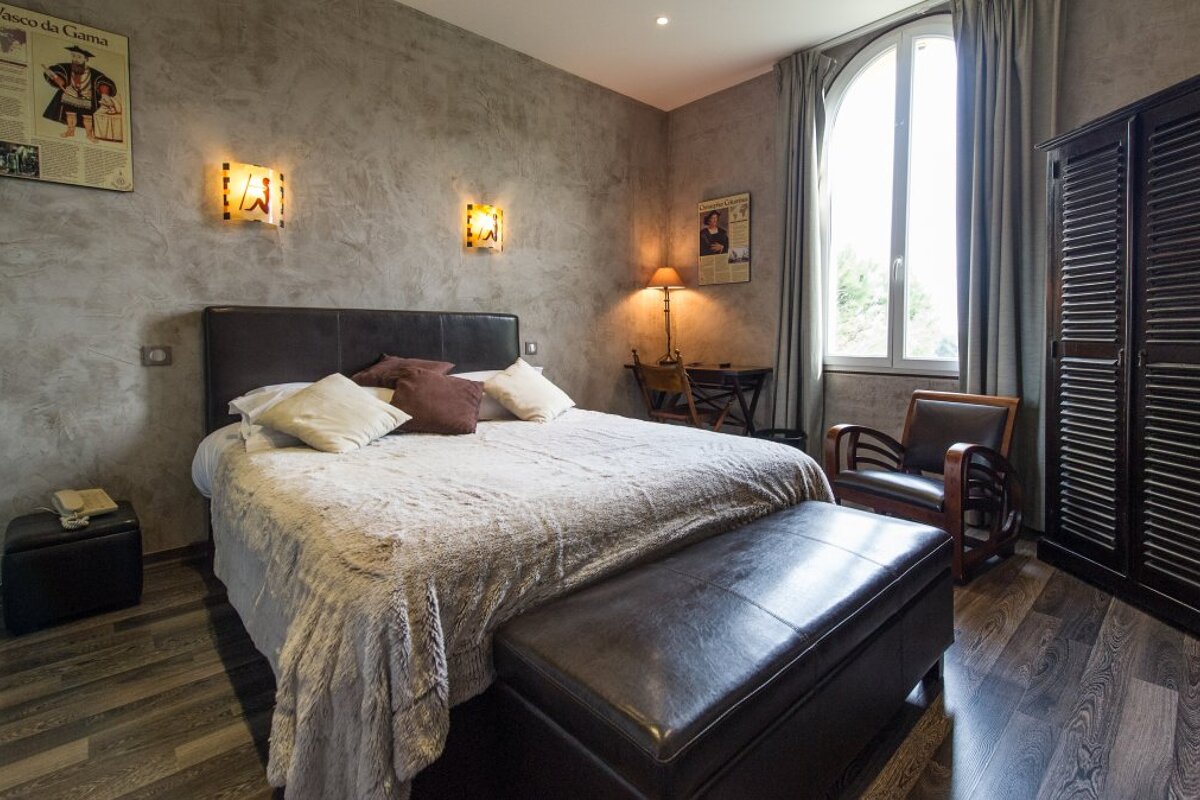 Ideal Sejour Hotel, Cannes double bedroom