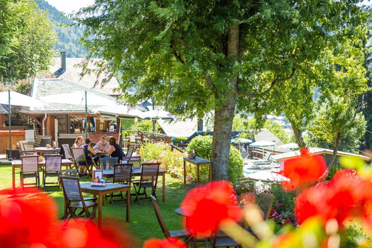 Le Dahu Hotel, Morzine garden