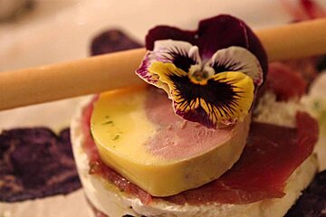 Le Relais Restaurant, Sainte-Cecile-les-Vignes style of cuisine