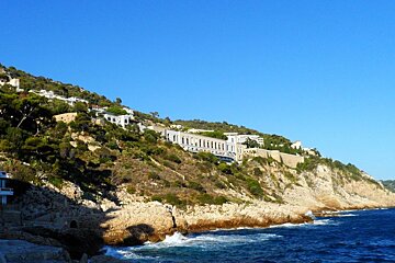 rows of sea front villas in Nice