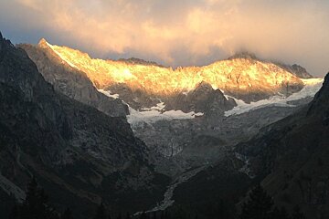 Classic Tour du Mont Blanc Trekking Holiday, from Chamonix
