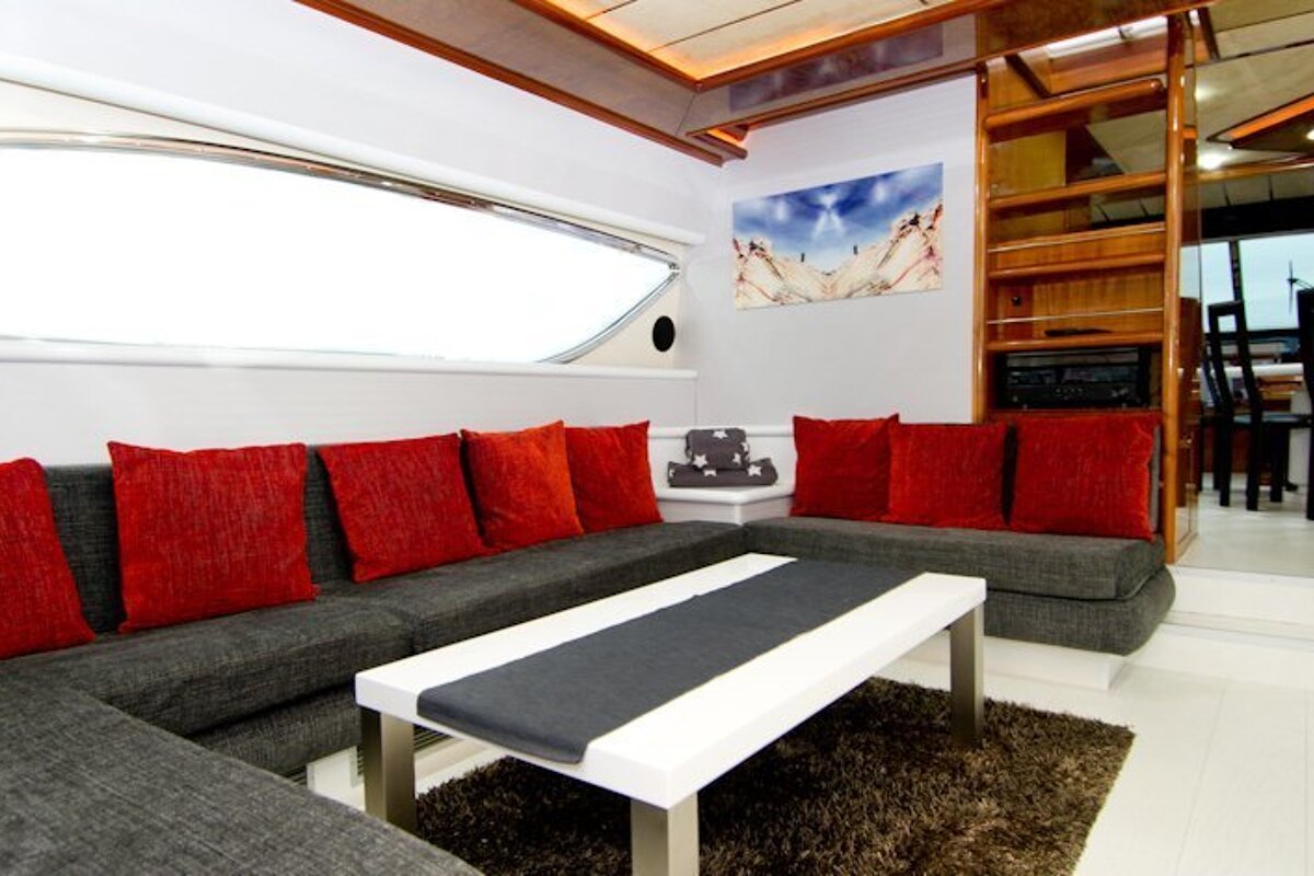 Ferretti 70' 21.7m Motor Yacht, Palma de Mallorca saloon