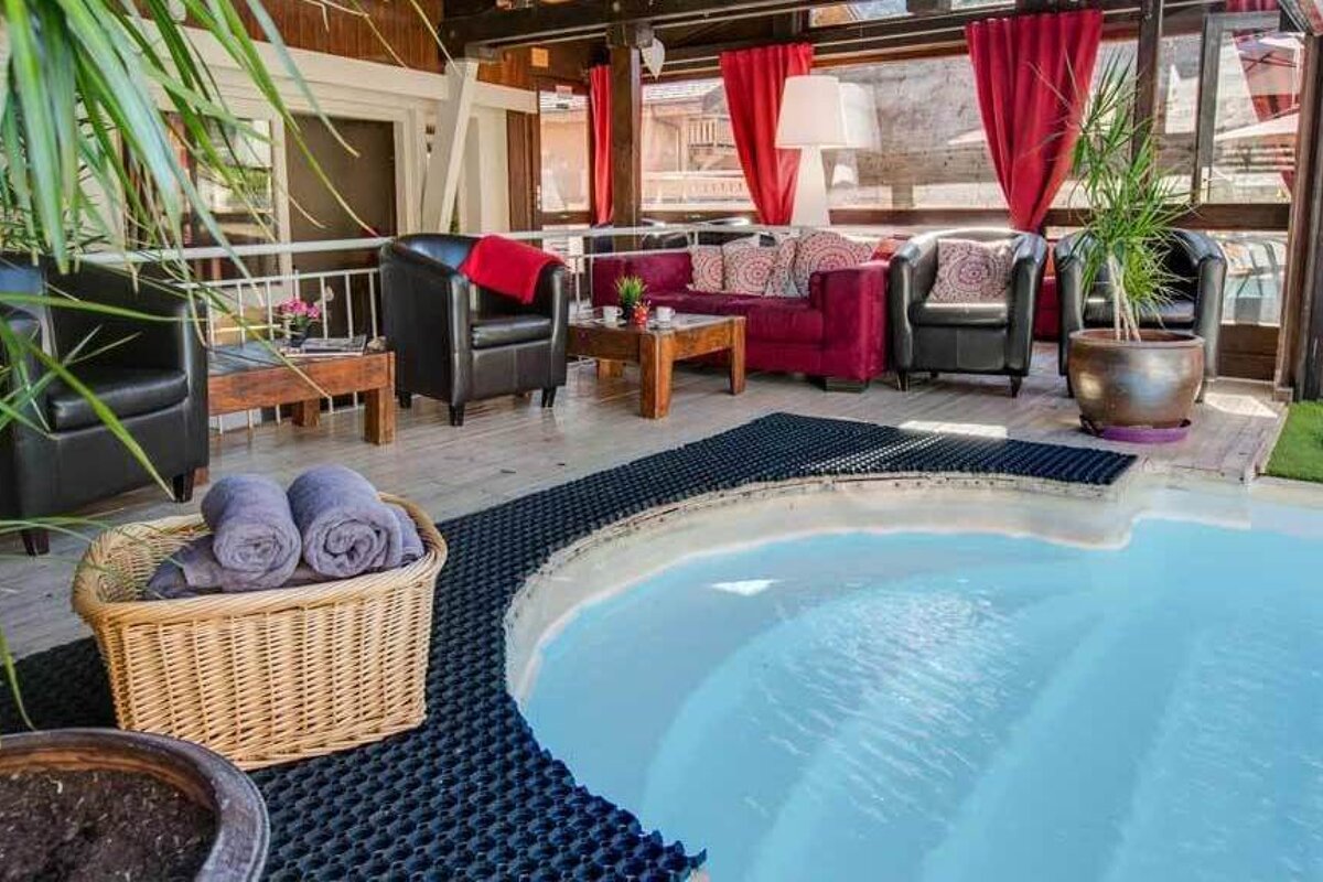 La Chaumiere Chalet, Morzine swimming pool