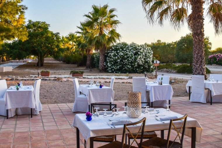 Es Lloquet Restaurant Review, Campos restaurant terrasse