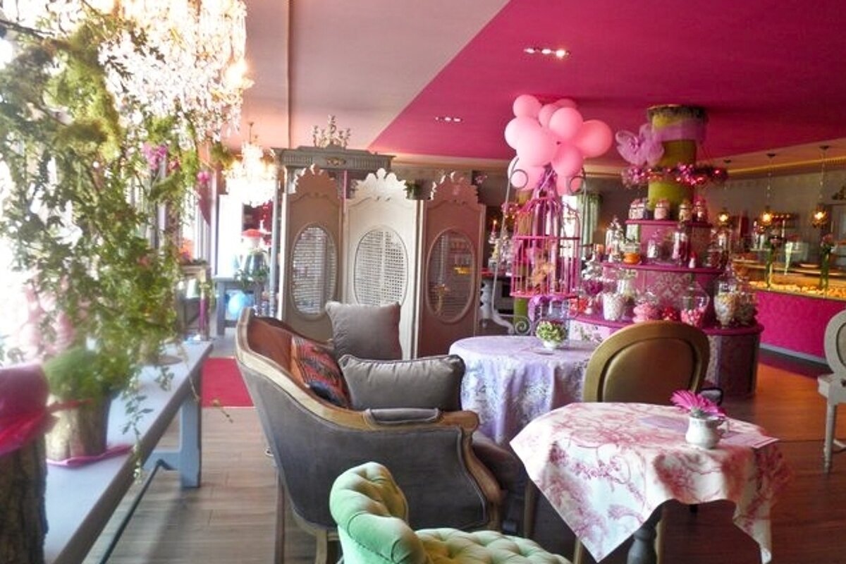 La Vie en Rose, Coustellet interior