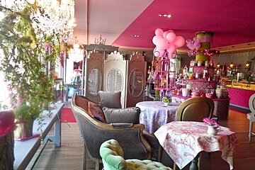 La Vie en Rose, Coustellet interior