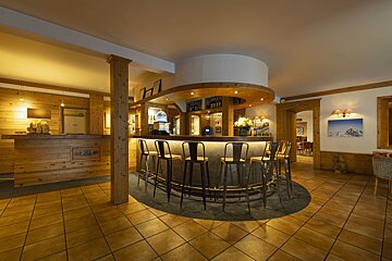 A bar in a restaurant with a sign that says ' montagne ' on it