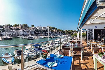 The terrace at Quince restaurant overlooling the harbour of Porto Cristo