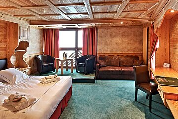 Le Pomme de Pin Hotel, Courchevel double bedroom