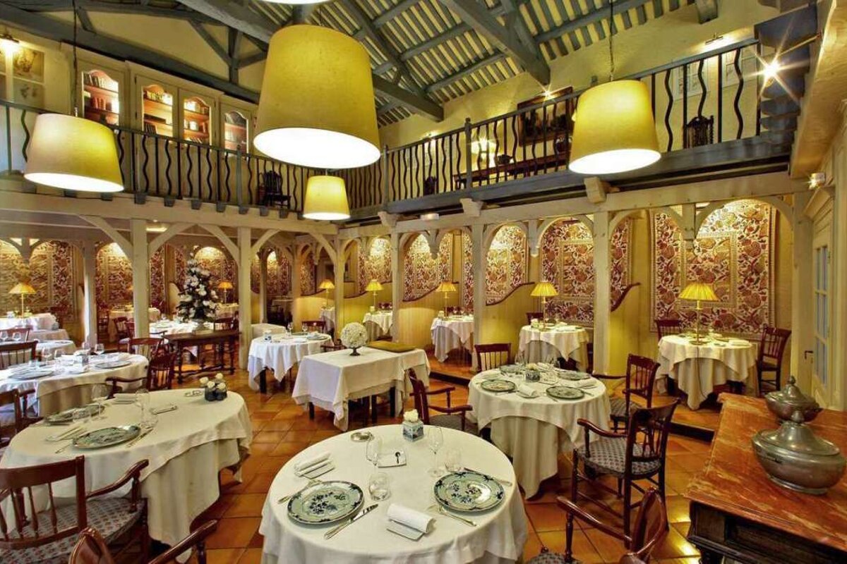 Le Vieux Logis Restaurant, Tremolat interior