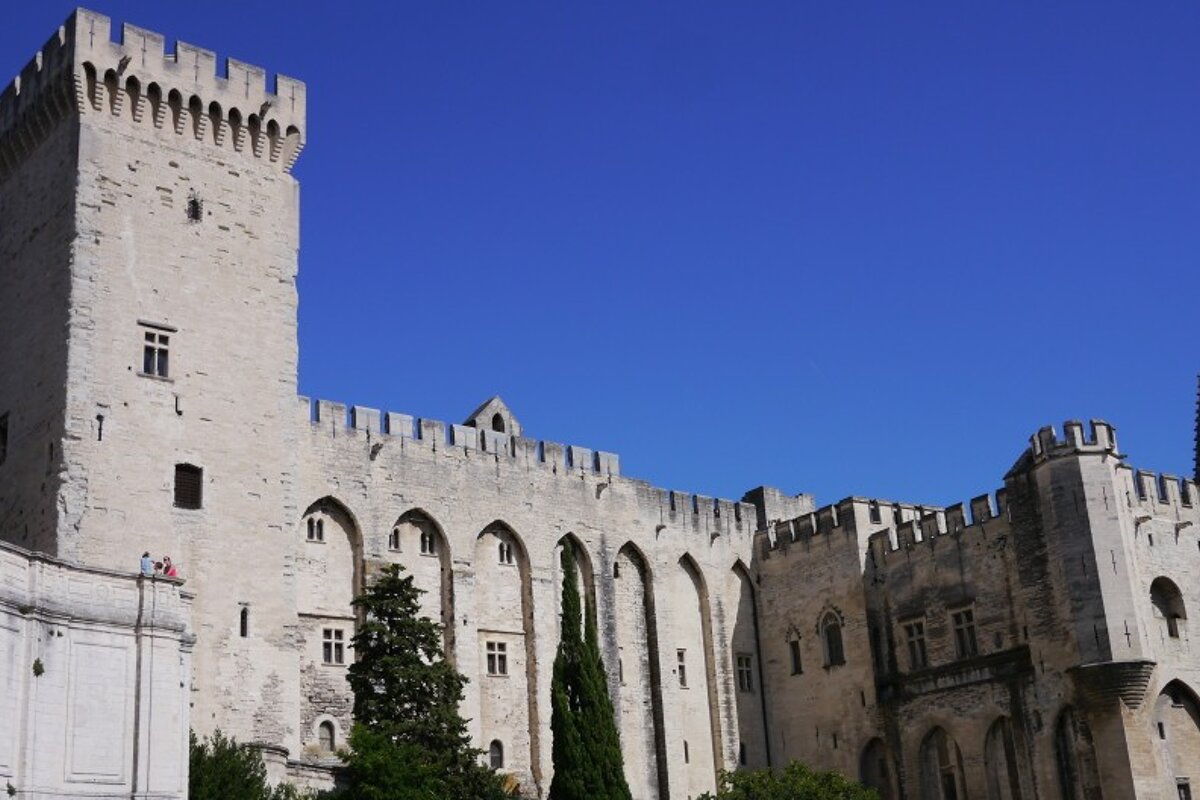 Palais des Papes No Longer Battle-Ready!