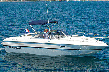 8 Person Motor Yacht, Antibes bow