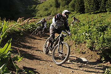 three mountain bikers in Avoriaz
