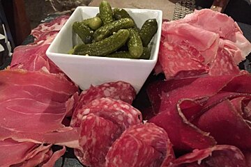 Au Dahu Grille Restaurant, Alpe d'Huez style of cuisine