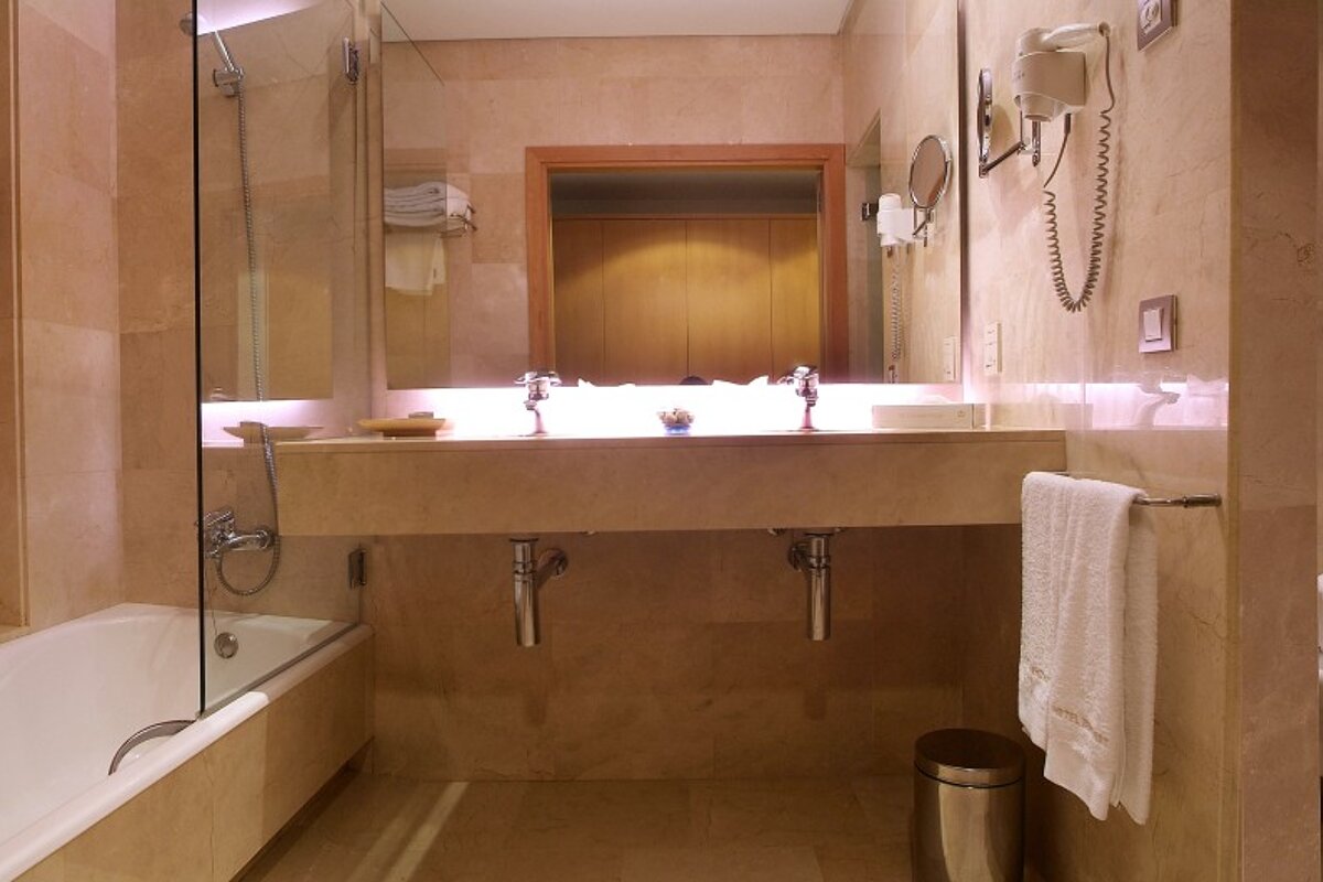 Bendinat Hotel, Portals Nous bathroom