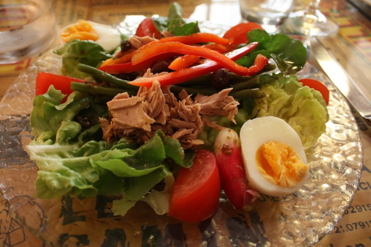 a plate of salad in a restaurant in avignon