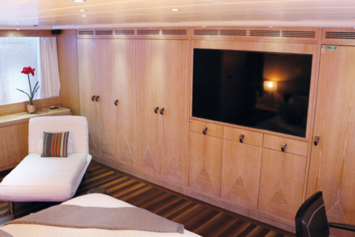 Mangusta 108 JFF Yacht, Antibes cabin